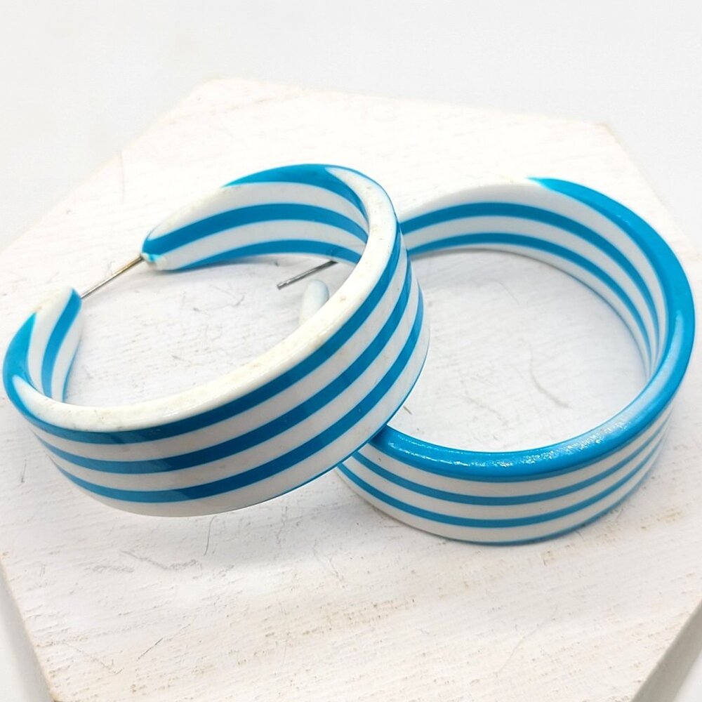Vintage Plastic Striped Hoop Earrings White & Blue 1 3/4"